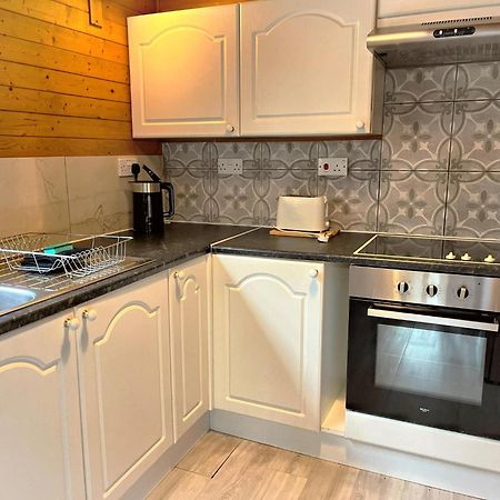 Goldcrest 1-Hot Tub-Woodland Lodges-Carmarthenshire-Tenby Екстериор снимка
