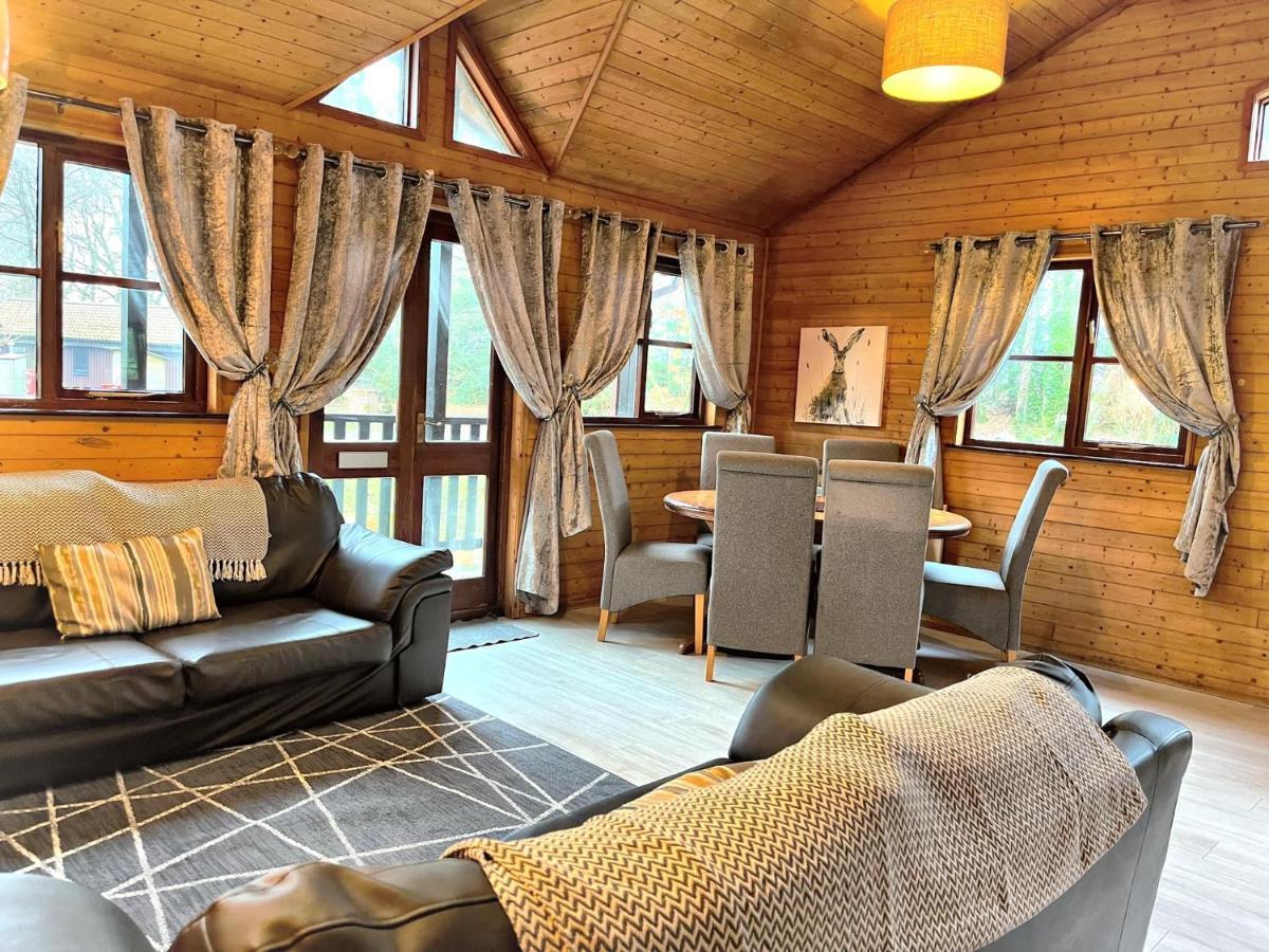 Goldcrest 1-Hot Tub-Woodland Lodges-Carmarthenshire-Tenby Екстериор снимка