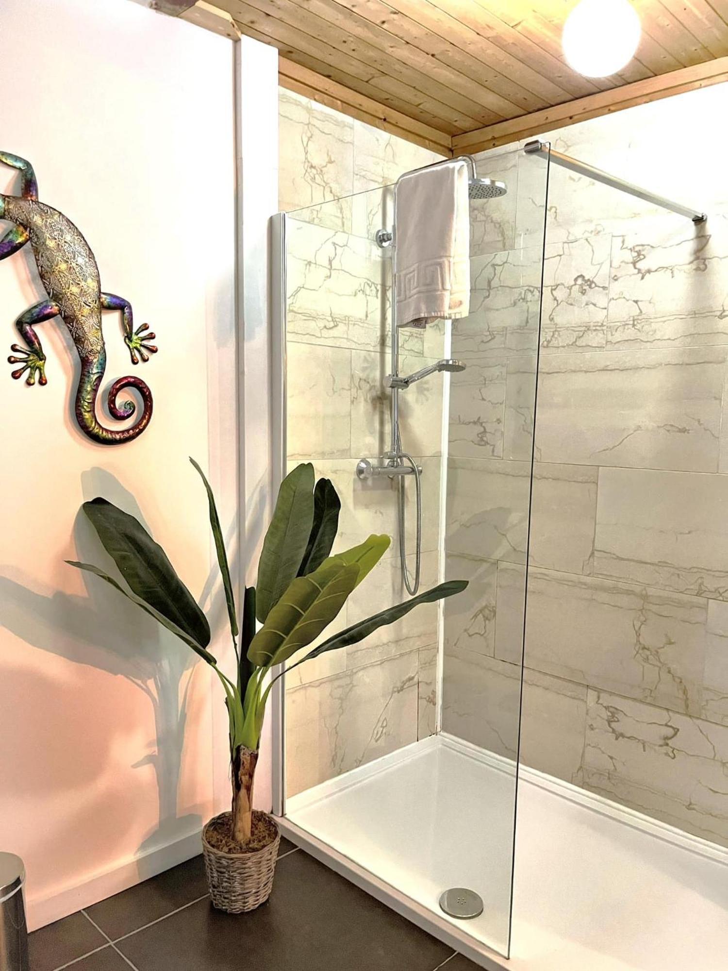 Goldcrest 1-Hot Tub-Woodland Lodges-Carmarthenshire-Tenby Екстериор снимка